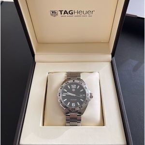 High quality Tag Heuer Formula 1 watch. Pristine condition, case included.
